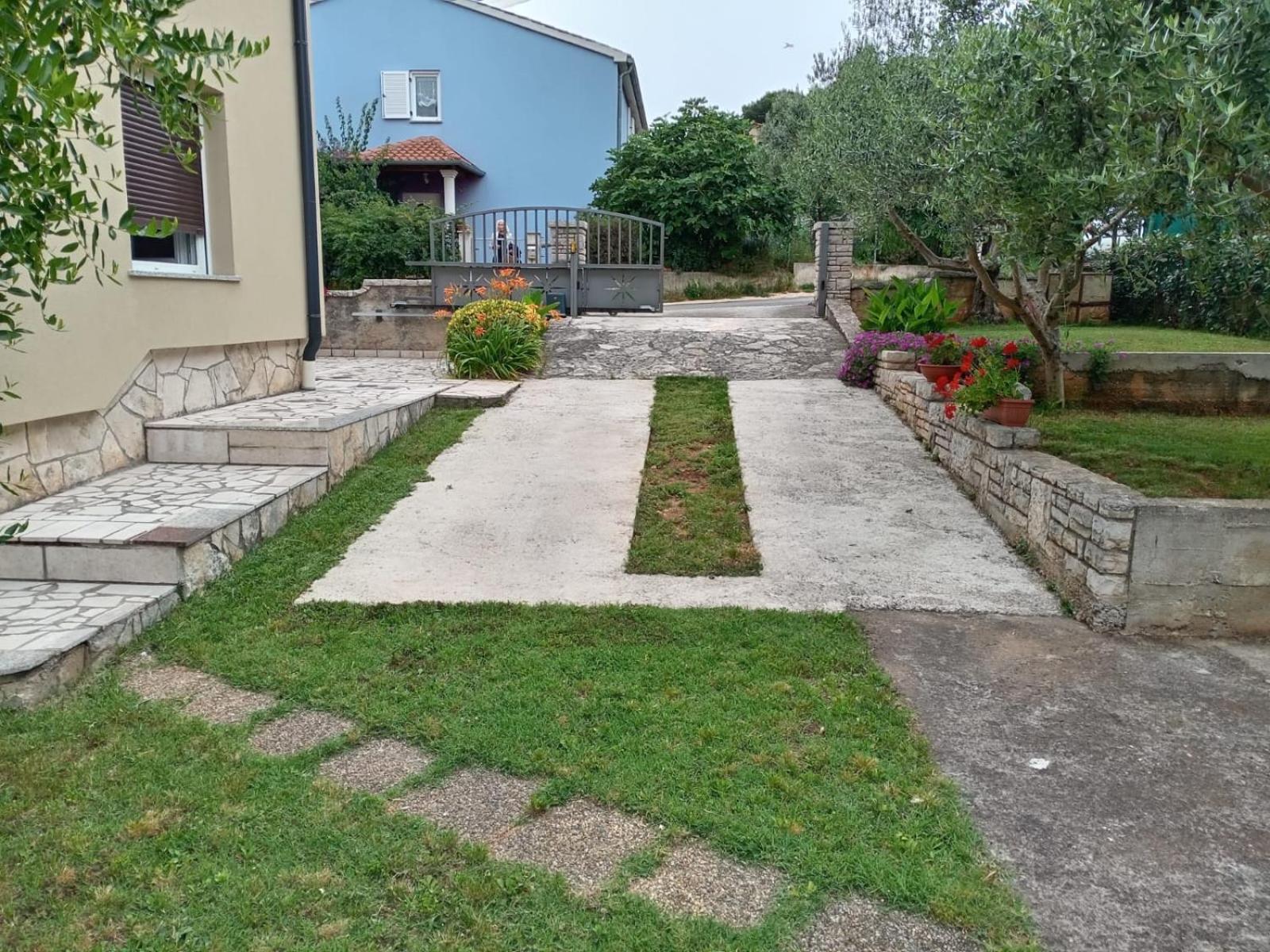 Tomi Apartman *