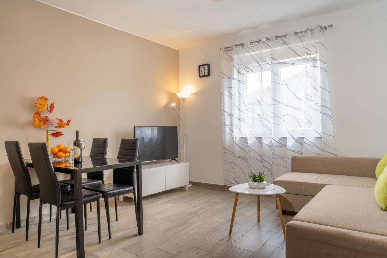 Tomi Apartment